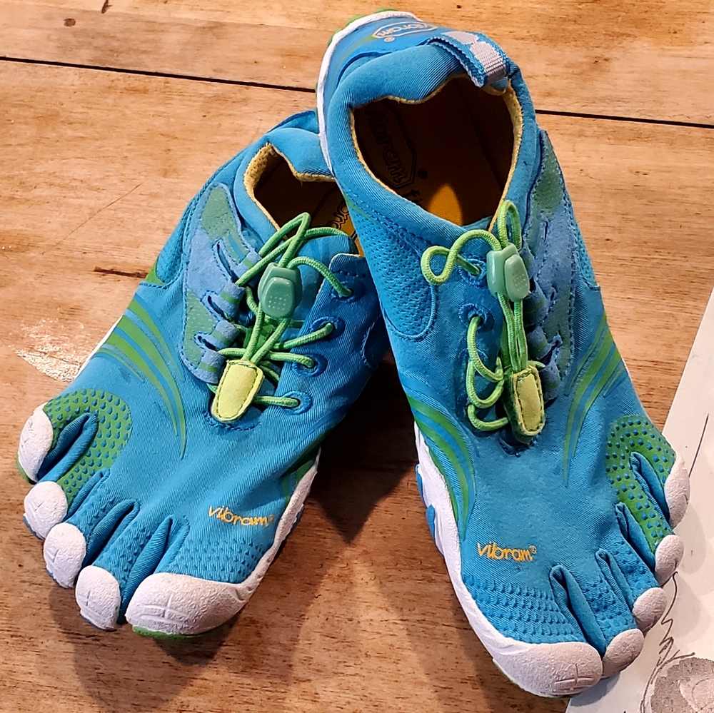 Vibram Fivefingers Size>EU 37= US  7/7.5 Blue/yellow